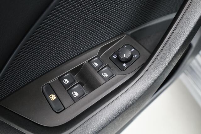 Skoda OCTAVIA Combi 2.0 TDI | Elek. Trekhaak | Navi by App | Camera | LED | 18'' | Adapt. Cruise |