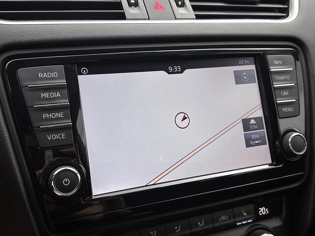 Skoda OCTAVIA Combi 2.0 TDI 150PK Greentech Style line / Navi / Cruise-ctr. / Park-assist / 18" Lmv / Trekhaak / Privacy glass / Canton audio / Apk juni-2026