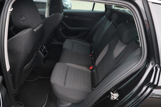 Skoda OCTAVIA Combi 1.0 TSI Business Edition 110PK Trekhaak LMV Virtual Cockpit Navigatie LED Carplay Android Elektrische Achterklep Parkeersensor