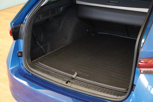 Skoda OCTAVIA Combi 1.5 TSI MHEV Business Edition Automaat | NAVI | CAMERA + PDC | ADAP CRUISE | STOELVERW | ELEKTR KLEP |