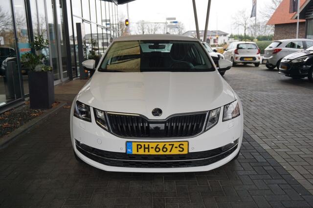 Skoda OCTAVIA 1.0 TSI Greentech Style Business | Trekhaak | Navi | Stoelverw.