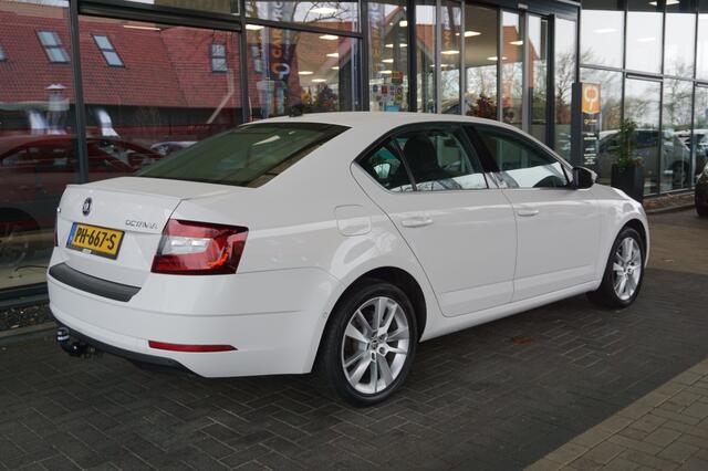 Skoda OCTAVIA 1.0 TSI Greentech Style Business | Trekhaak | Navi | Stoelverw.