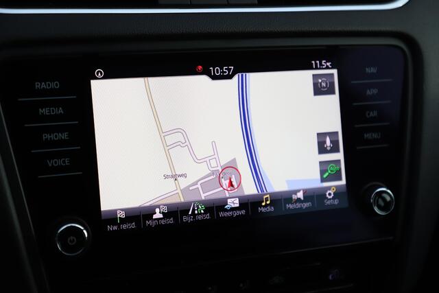 Skoda OCTAVIA Combi 1.0 TSI Greentech Business Edition NAP Trekhaak LMV Navigatie Carplay Android Climate Cruise Control LED Parkeersensor