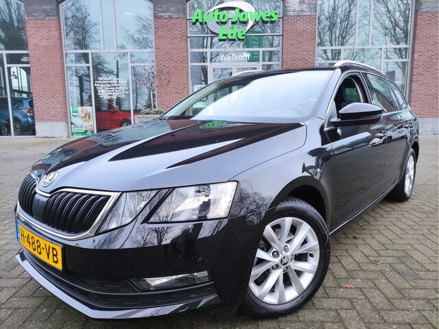 Skoda OCTAVIA Combi 1.5 TSI DSG Greentech Business Edition Afn.trekhaak - Stoelverwarming - Leder/Stof - Getinte ruiten - Chroompakket - Sportstuur