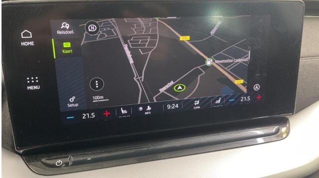 Skoda OCTAVIA Combi 1.5 TSI 150 pk First Edition Trekhaak Navi Led Matrix Stoelverwarming Adaptieve Cruise ACC Carplay PDC v+a Chroom Rails Extra Getint Glas NL Auto