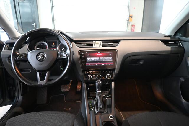 Skoda OCTAVIA 1.0 TSI Greentech Style Business Automaat Navigatie Carplay Stoelverwarming Inruil Mogelijk!