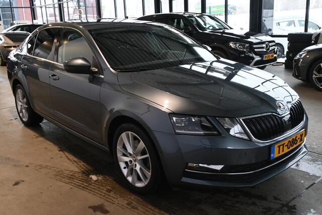 Skoda OCTAVIA 1.0 TSI Greentech Style Business Automaat Navigatie Carplay Stoelverwarming Inruil Mogelijk!