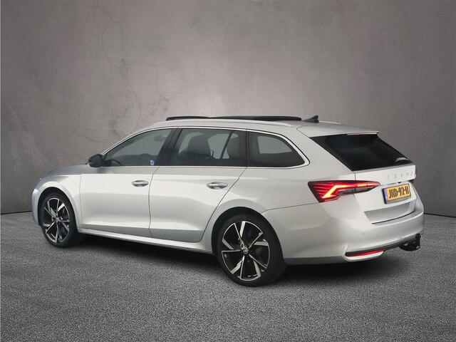 Skoda OCTAVIA Combi Business Edition Plus 1.5 eTSI 115pk DSG Automaat Trekhaak, Panoramadak, Adaptive cruise control, Navigatie, LED matrix koplampen, Achteruitrijcamera