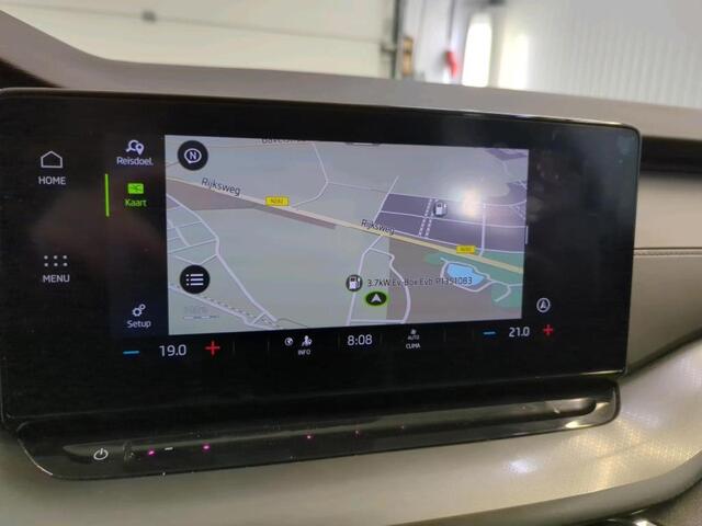 Skoda OCTAVIA Combi 1.0 e-TSI Business Edition Navigatie Apple Carplay/Android Auto Parkeersensoren Adaptive Cruise Control Virtual Cockpit Full Led Climate Control Lichtmetalen velgen