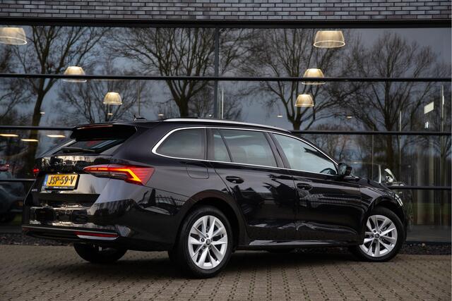 Skoda OCTAVIA Combi 1.5 TSI MHEV Business Edition , Panoramadak, Stuur/stoelverwarming,