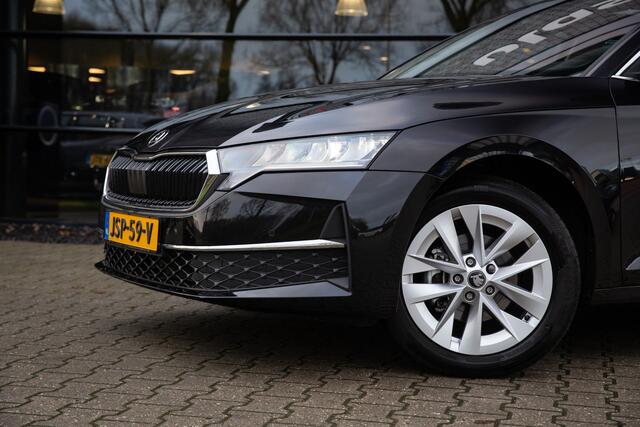 Skoda OCTAVIA Combi 1.5 TSI MHEV Business Edition , Panoramadak, Stuur/stoelverwarming,