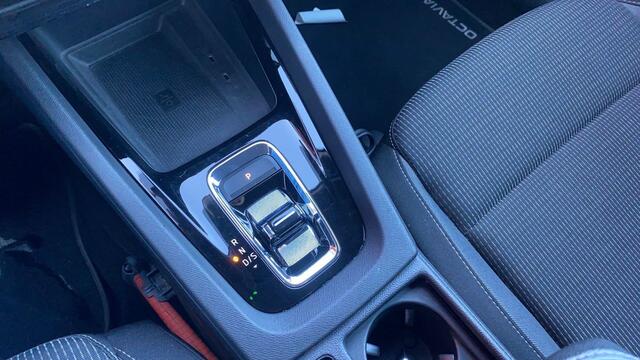 Skoda OCTAVIA Combi 1.0 e-TSI Business Edition AUTOMAAT / STOELVERW / VIRTUAL / CARPLAY / FULL LED / PDC / NL-AUTO