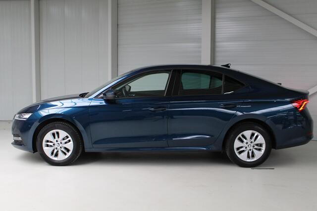 Skoda OCTAVIA 1.0 e-TSI Business Edition Navigatie | Lichtmetalen velgen | El. achterklep | Cruise Control