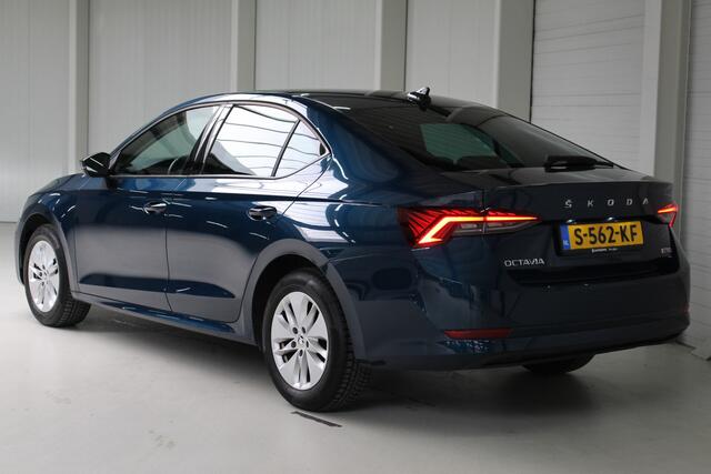 Skoda OCTAVIA 1.0 e-TSI Business Edition Navigatie | Lichtmetalen velgen | El. achterklep | Cruise Control