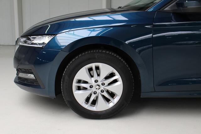 Skoda OCTAVIA 1.0 e-TSI Business Edition Navigatie | Lichtmetalen velgen | El. achterklep | Cruise Control