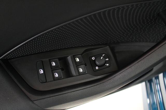 Skoda OCTAVIA 1.0 e-TSI Business Edition Navigatie | Lichtmetalen velgen | El. achterklep | Cruise Control