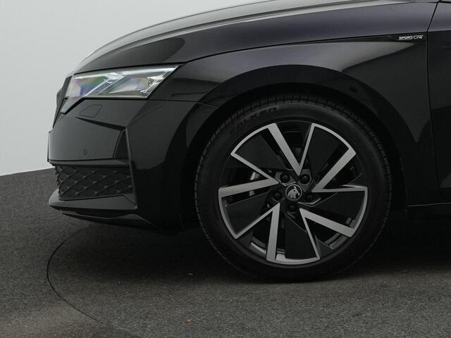 Skoda OCTAVIA Combi 1.5 TSI MHEV 150 pk DSG Sportline | Panoramadak | Trekhaak | 360 camera | Head-up display | Matrix LED