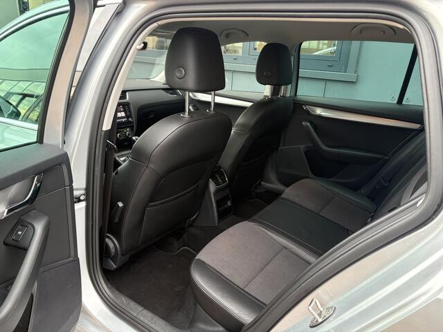 Skoda OCTAVIA Combi 1.0 TSi 115pk Business Edition LEDER/NAVI/CARPLAY/CRUISE/PDC/WINTERPACK