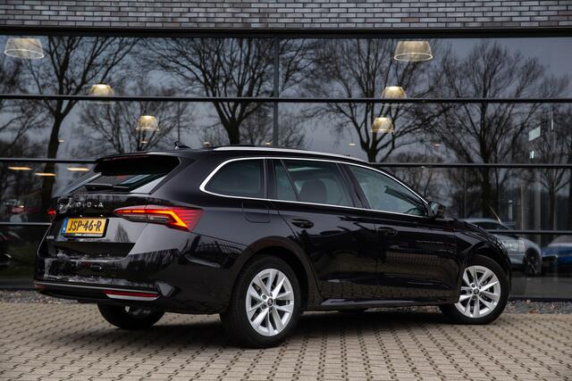 Skoda OCTAVIA Combi 1.5 TSI MHEV Sportline Business , Panoramadak, Carplay, Stoel/stuurverwarming,