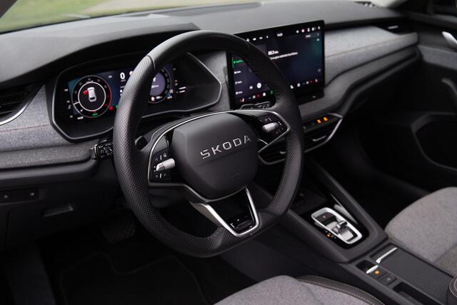 Skoda OCTAVIA Combi 1.5 TSI MHEV Sportline Business , Panoramadak, Carplay, Stoel/stuurverwarming,