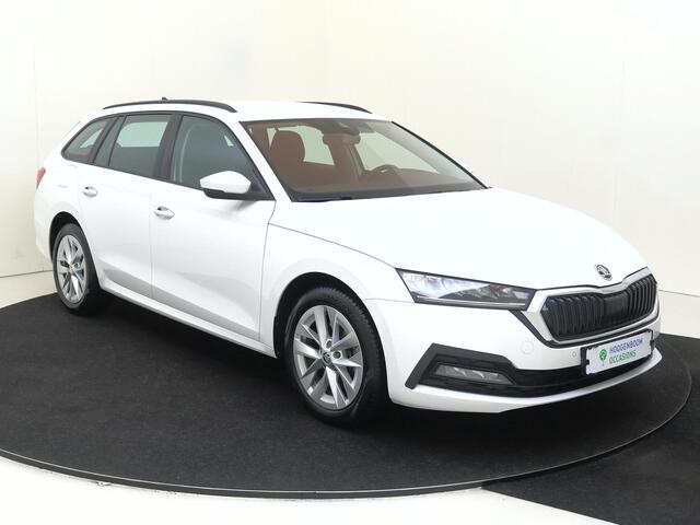 Skoda OCTAVIA Combi 1.4 TSI iV PHEV Business Edition | Parkeersensoren | CarPlay | Cruise control | Digital cockpit | Stoel- en stuurwielverwarming |
