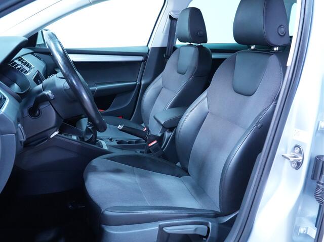 Skoda OCTAVIA Combi 1.0 TSI 115pk Business Edition Navigatie Trekhaak Stoelverwarming Android/Carplay PS