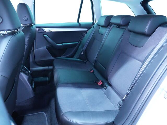 Skoda OCTAVIA Combi 1.0 TSI 115pk Business Edition Navigatie Trekhaak Stoelverwarming Android/Carplay PS