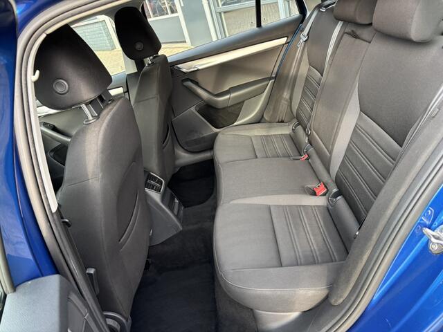 Skoda OCTAVIA Combi 1.0 TSI Greentech Ambition Business / Allseason Banden / Trekhaak / Applecarplay/AndroidAuto /