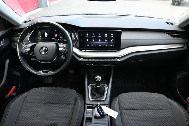 Skoda OCTAVIA Combi 1.0 TSI Business Edition trekhaak panoramadak camera