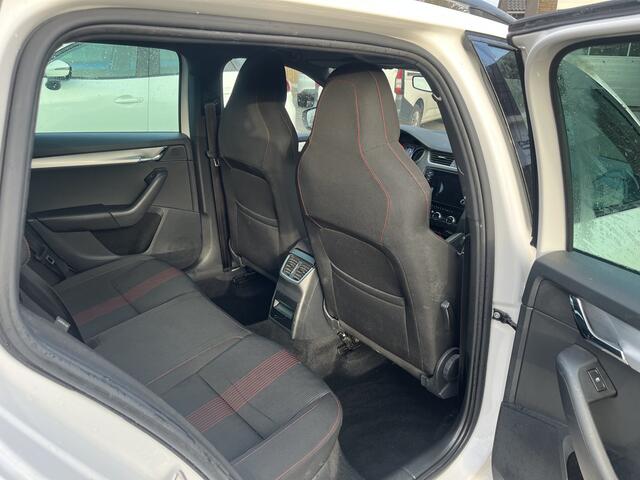 Skoda OCTAVIA Combi 1.0 TSI Greentech Sport Business TREKHAAK ZWARTE HEMEL STOELVERWARMING