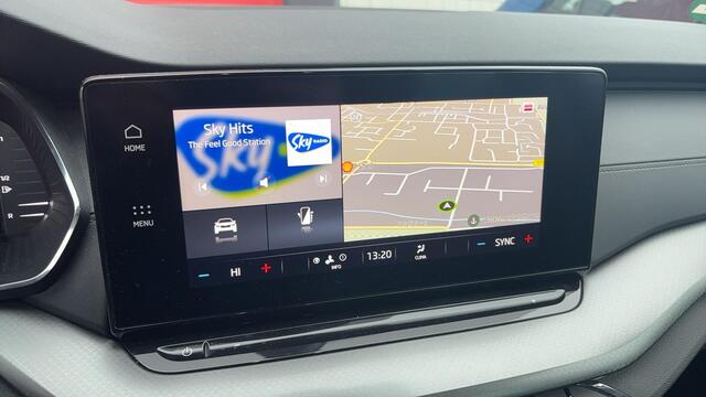 Skoda OCTAVIA Combi 1.0 e-TSI Business Edition AUTOMAAT / TREKHAAK / FULL LED / NAVI / CARPLAY / CLIMA / PDC / BLUETOOTH / CRUISE / NL-AUTO