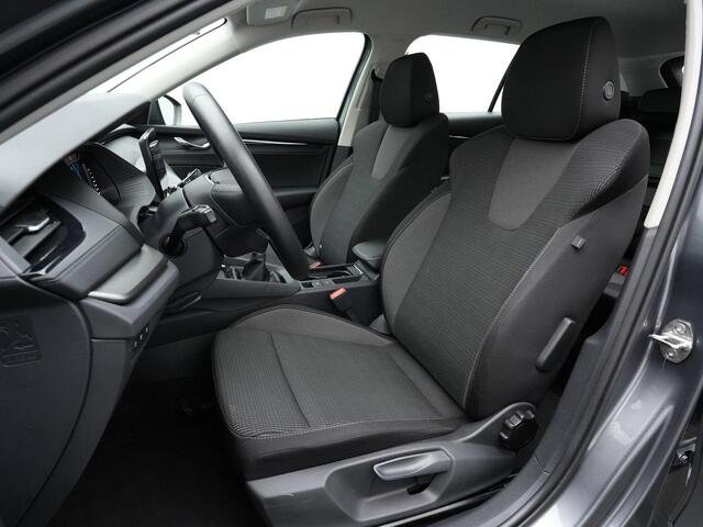 Skoda OCTAVIA Combi 1.0 TSI 110 pk Business Edition | Trekhaak | Stuur-/stoelverwarming | Navigatie