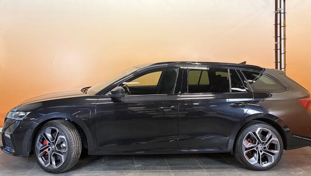 Skoda OCTAVIA Combi 1.4 TSI RS iV PHEV Business panodak | stoelverw | navigatie |