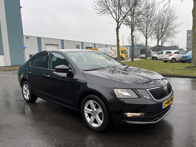 Skoda OCTAVIA 1.0 TSI Greentech Style Business Automaat DSG 116 PK. Prachtige en als nieuw rijdende auto !!!