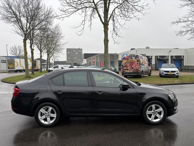 Skoda OCTAVIA 1.0 TSI Greentech Style Business Automaat DSG 116 PK. Prachtige en als nieuw rijdende auto !!!