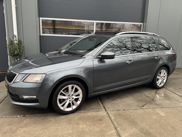Skoda OCTAVIA Combi 1.5 TSI 150pk DSG Sport Business Panoramadak Stoelverwarming Voorruitverwarming navigatie Apple Carplay
