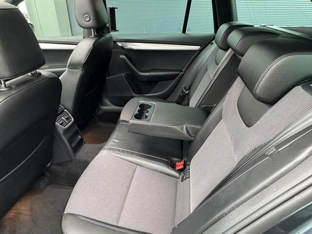 Skoda OCTAVIA Combi 1.5 TSI 150pk DSG Sport Business Panoramadak Stoelverwarming Voorruitverwarming navigatie Apple Carplay