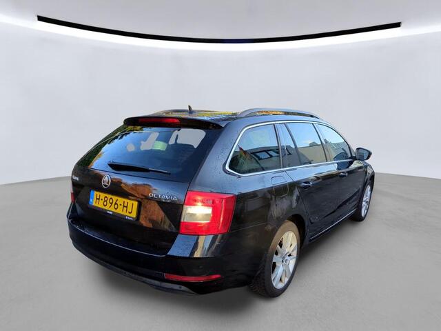 Skoda OCTAVIA Combi 1.5 TSI 150pk Greentech Sport Business DSG / Navigatie / Stoelverwarming / Trekhaak afneembaar