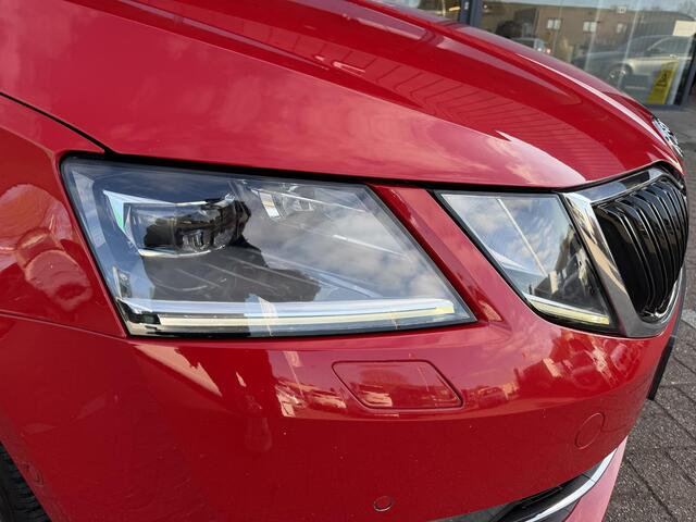 Skoda OCTAVIA Combi 1.5 TSI Greentech Business Edition Plus AUTOMAAT | VIRTUAL DISPLAY | CAMERA | LED LAMPEN | ADAPTIEVE CRUISE | DODEHOEK DETECTIE | LEDER | KEYLESS | VERWARMDE STOELEN | CANTON SOUND SYSTEM NAVIGATIE | DODEHOEK DETTECTIE |