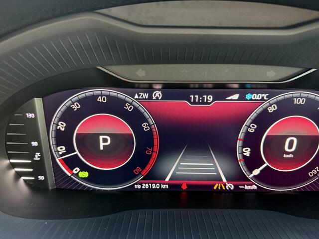 Skoda OCTAVIA Combi 1.5 TSI Greentech Business Edition Plus AUTOMAAT | VIRTUAL DISPLAY | CAMERA | LED LAMPEN | ADAPTIEVE CRUISE | DODEHOEK DETECTIE | LEDER | KEYLESS | VERWARMDE STOELEN | CANTON SOUND SYSTEM NAVIGATIE | DODEHOEK DETTECTIE |