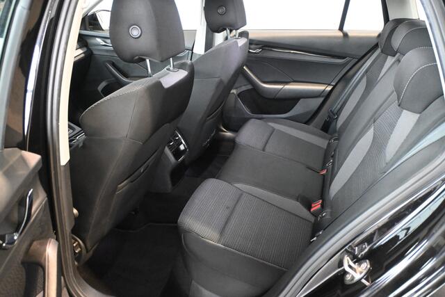 Skoda OCTAVIA Combi 1.5 TSI First Edition Clima Virtual Cockpit Navigatie LED Stoelverwarming Inruil Mogeljik!