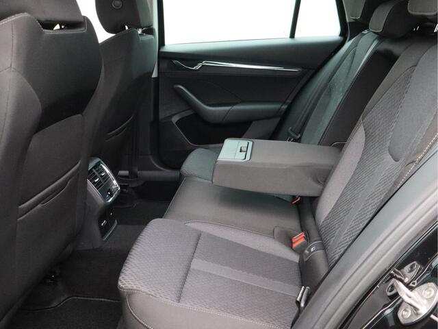 Skoda OCTAVIA Combi 1.5 e-TSI Business Edition Plus/ trekhaak/ zeer mooi!