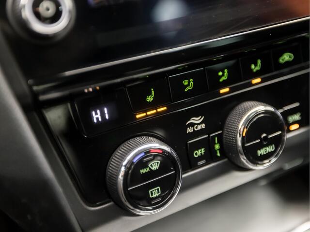 Skoda OCTAVIA 1.0 TSI Sport (APPLE CARPLAY, GROOT NAVI, CLIMATE, STOELVERWARMING, SPORTSTOELEN, GETINT GLAS, CRUISE, TREKHAAK, NIEUWSTAAT)