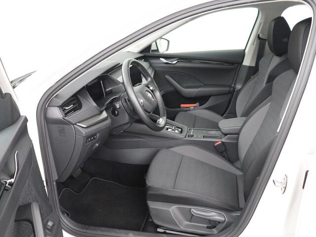 Skoda OCTAVIA 1.0 e-TSI Business Edition | 61.800km NAP | Camera | Carplay | Navigatie | Full LED | Parkeerhulp | Digital Cockpit | Cruise control