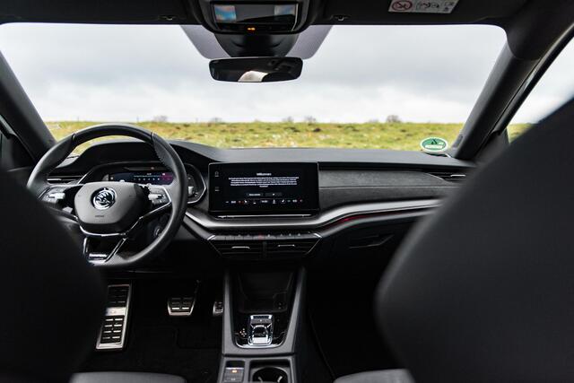 Skoda OCTAVIA Combi 1.4 TSI RS iV PHEV | COMFORT STOELEN | HEAD UP | 19" ALTAIR VELGEN | ADAPTIVE CRUISE