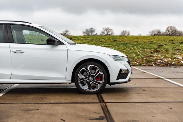 Skoda OCTAVIA Combi 1.4 TSI RS iV PHEV | COMFORT STOELEN | HEAD UP | 19" ALTAIR VELGEN | ADAPTIVE CRUISE