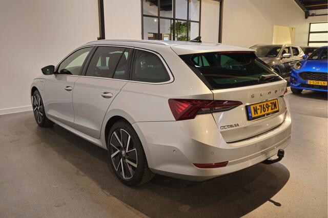 Skoda OCTAVIA Combi 1.4 TSI iV PHEV Business Edition Stoelverwarming voor en achter - Stuurverwarming - Apple Carplay/Android Auto - Dodehoekdetectie - Adaptive Cruise - Trekhaak - Virtual Cockpit -