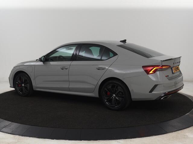 Skoda OCTAVIA 1.4 TSI RS iV PHEV Business | Stoelverwarming | Adaptive cruise | Side Assist | Camera | Alcantara | Matrix LED | Carplay | Sfeerverlichting | Navigatie |