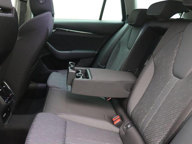 Skoda OCTAVIA Combi 1.4 TSI iV PHEV Business Edition 204PK DSG SOH 97%, Achteruitrijcamera, Adaptieve Cruise Controle, Navi, 18" LM Velgen, Stoel-Stuurverwarming