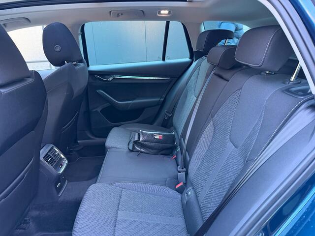 Skoda OCTAVIA Combi 1.5 e-TSI BUSINESS PLUS 150 PK 1e EIG AUTOMAAT SCHUIF/KANTEL PANORAMADAK.GROTE WEG KM !